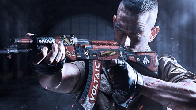 《反恐精英：全球攻勢》csgo如何切換左右手？